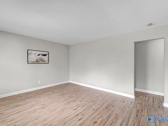 5th image of 120 Cecil St SW