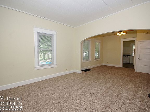 5th image of 1050 E Mills Ave
