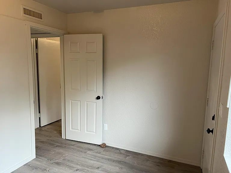 1230 S Lone Tree Rd #B — Photo 11
