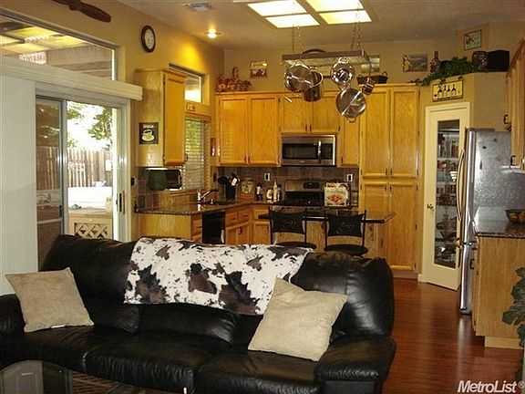 3rd image of 355 Seaton Dr