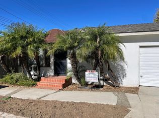 22009 Buena Ventura St, Woodland Hills, CA 91364