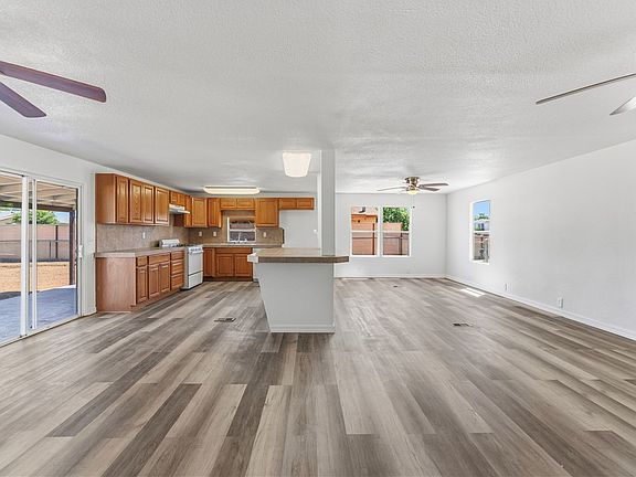 4th image of 3715 E Hearne Avenue