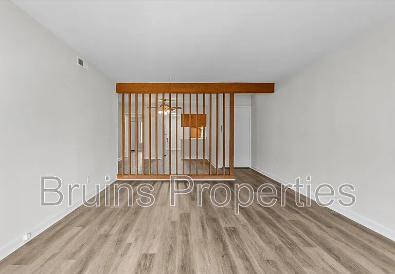 1522 Benjamin Pkwy #C — Photo 5