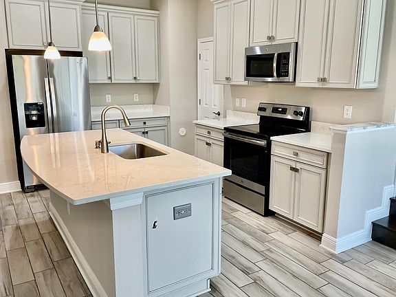 3rd image of 30255 Southwell Ln