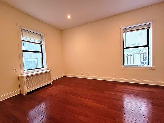 3rd image of 137 E 29th St #1R