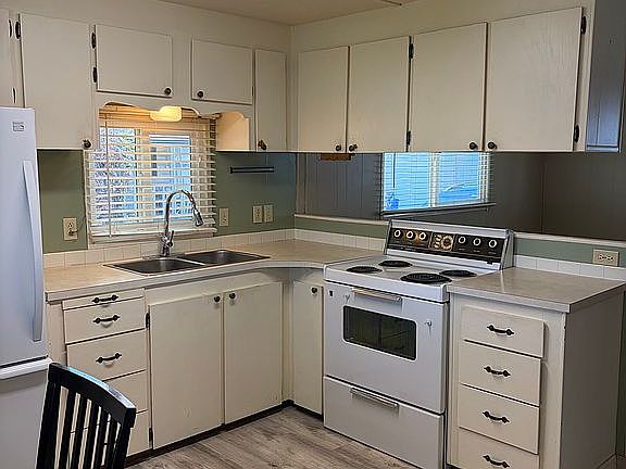 4th image of 55 W Washington Ave Unit 14