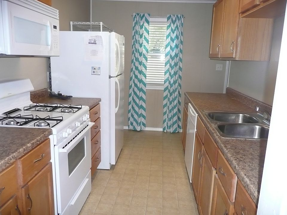 2nd image of 1915 Hartman Dr