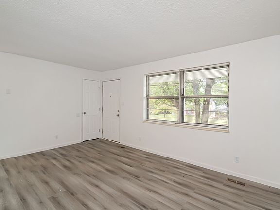 5th image of 728 Birchbrook Dr