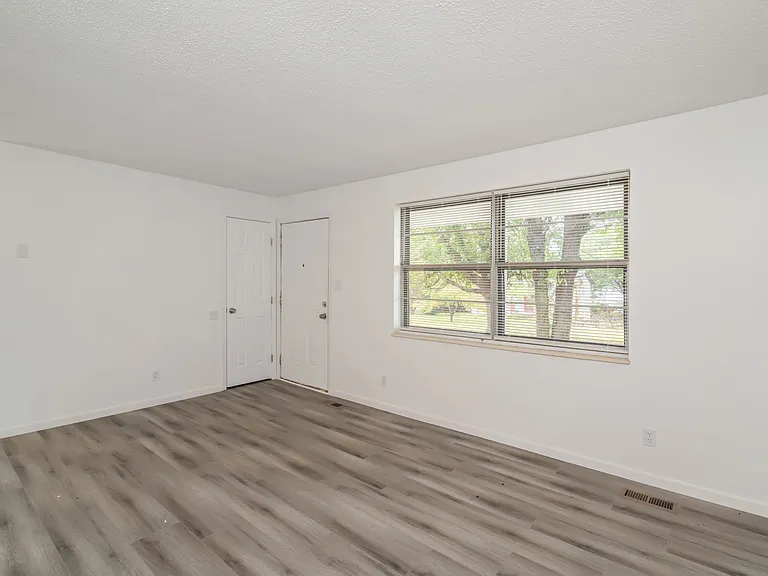 728 Birchbrook Dr — Photo 5