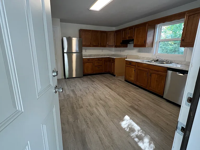 105 Lancaster Ct — Photo 4
