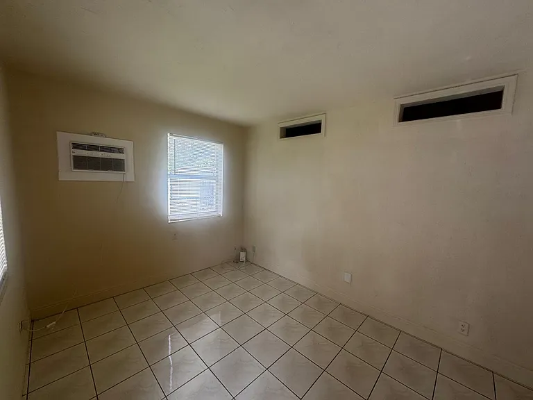 2228 Grant St #4 — Photo 7