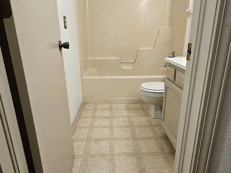 6717 S Saint Louis Ave — Photo 10