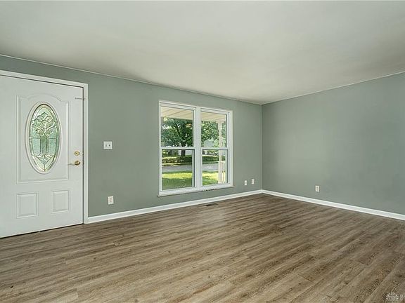 4th image of 1101 Mayrose Dr