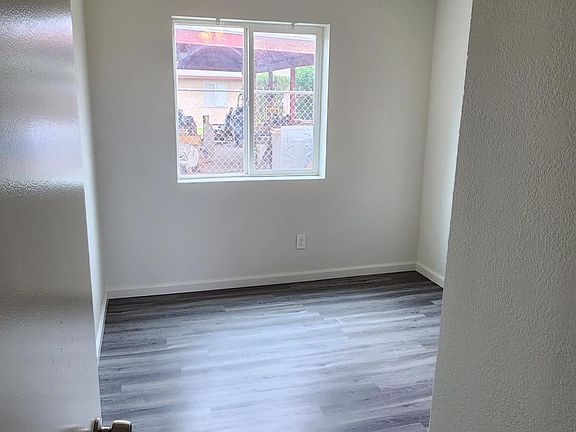 4th image of 208 W Hamilton Ave #2