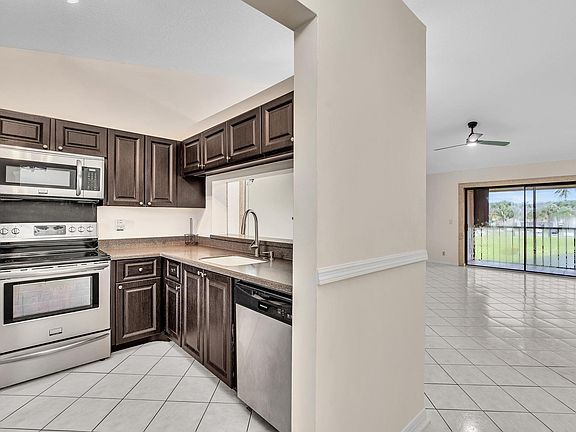 5th image of 22017 Palms Way #202