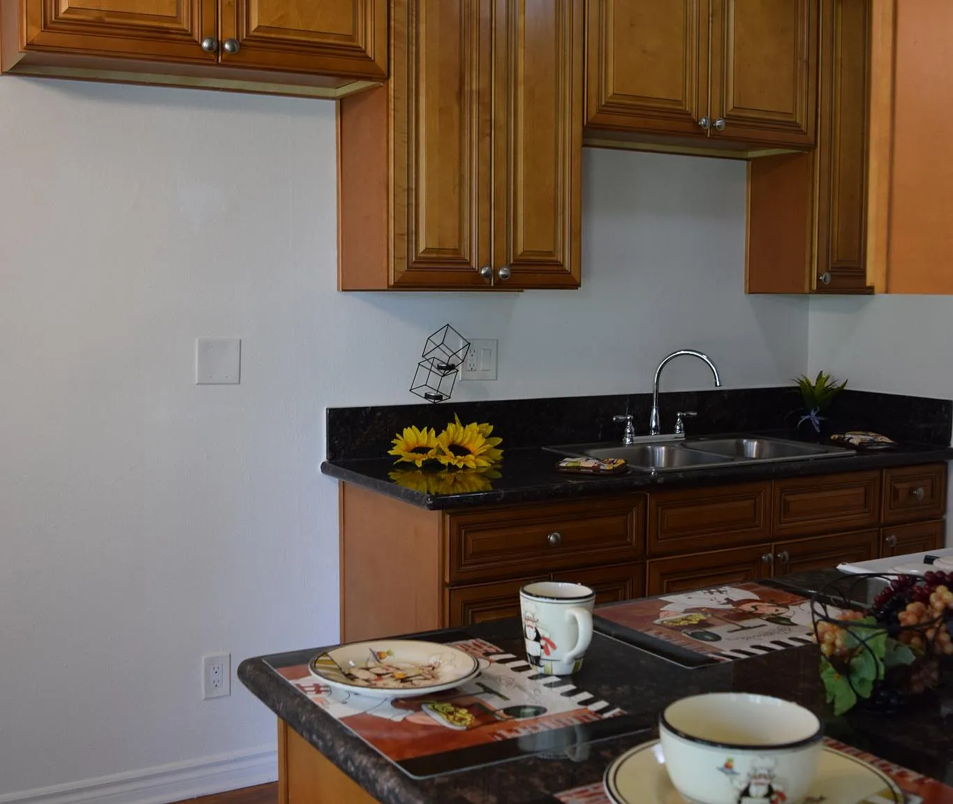 Chanteclair Apartments — Photo 2