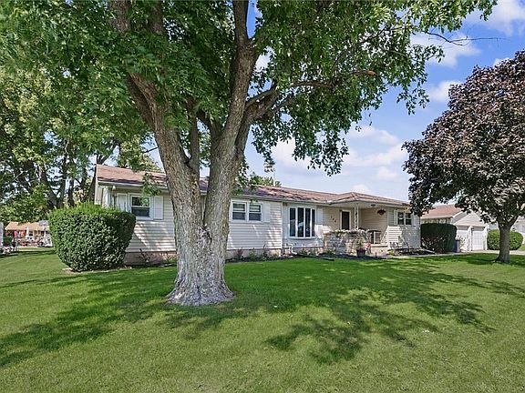 3rd image of 106 Pleasant Dr