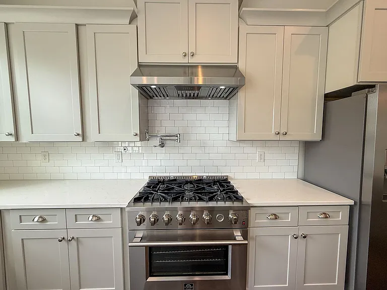 517 W Wright St — Photo 10