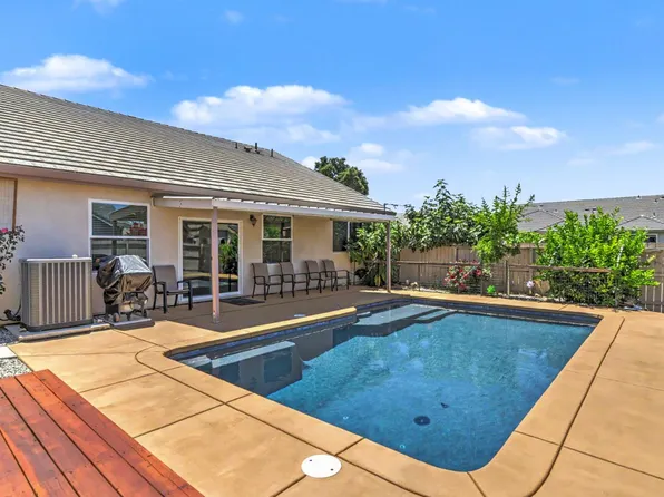 327 Manor Dr, Ione, CA 95640