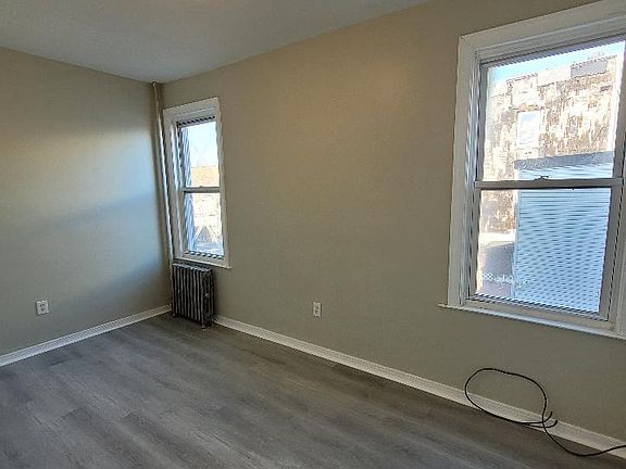5th image of 429 S 6th St Floor 2