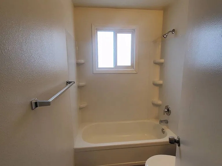 7865 Valley Rd NE — Photo 34
