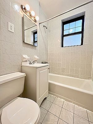 5th image of 558 11th St APT 1A