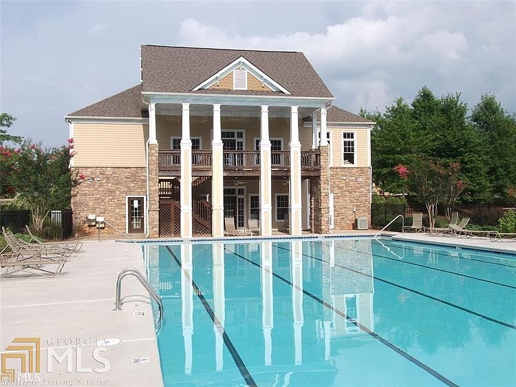 2nd image of 313 Cliffhaven Cir