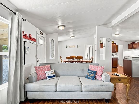 5th image of 1315 Country Club Circle