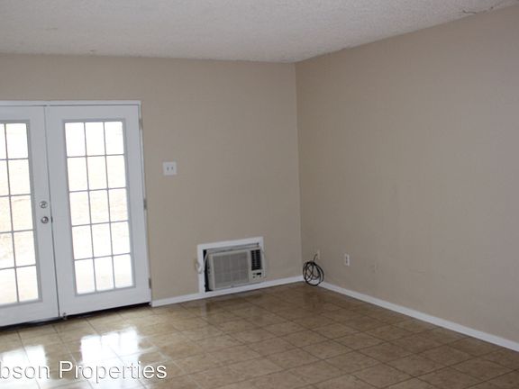 5th image of 8 Townhouse Cir