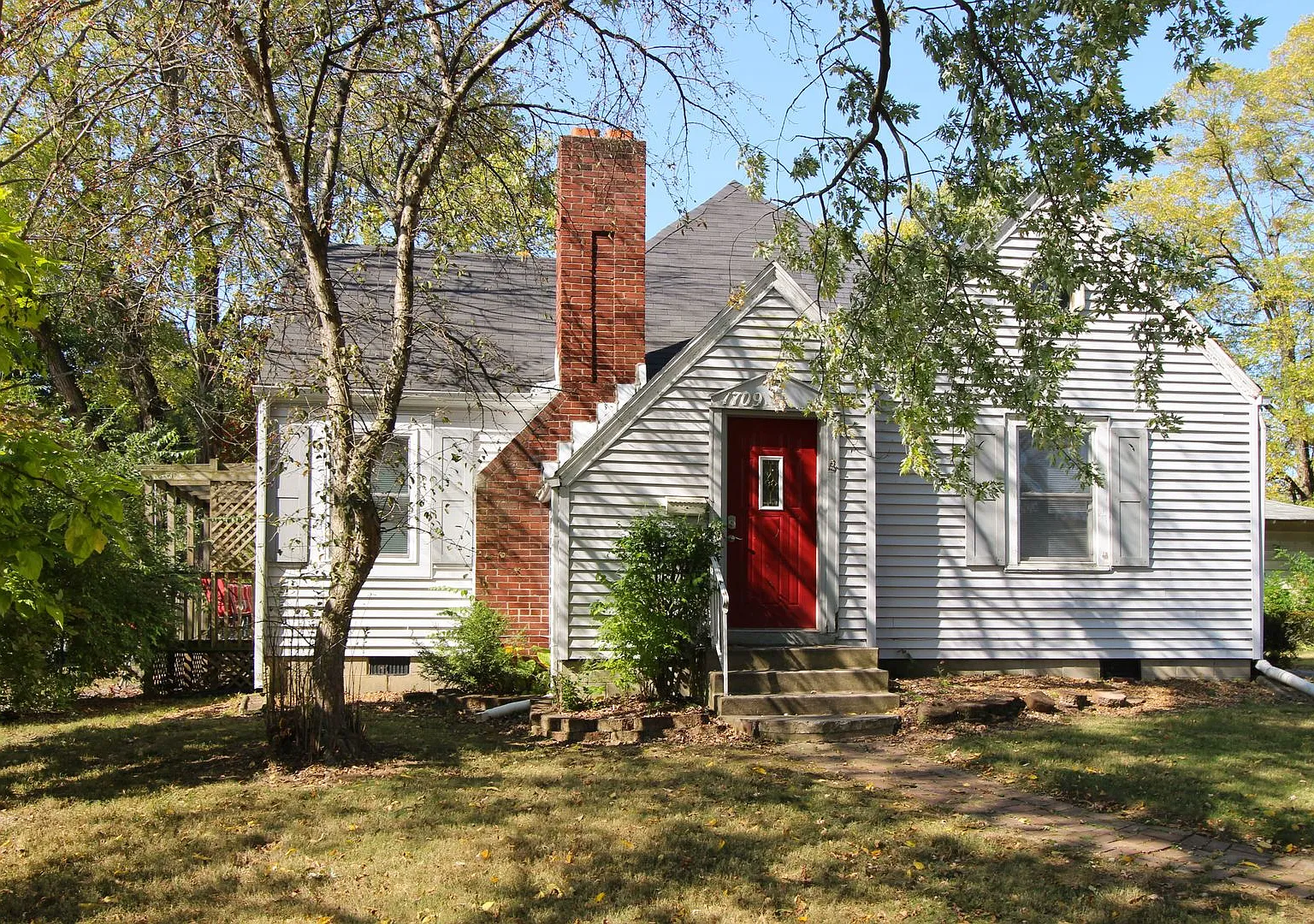 3 Bedroom with Deluxe Kitchen and Spacious Bedrooms, Close to Campus — Photo 3
