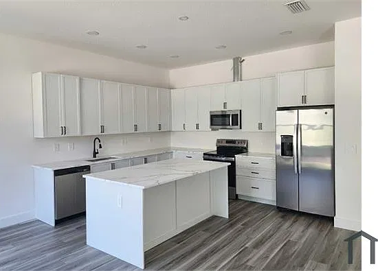 3 bed, 2036 sqft, $2,000 — Photo 3
