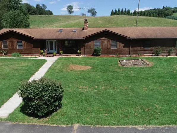 2217 Cavalier Dr, Hillsville, VA 24343
