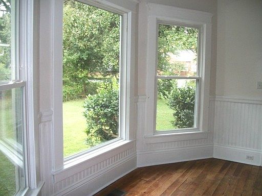 3rd image of 301 N Laurel St