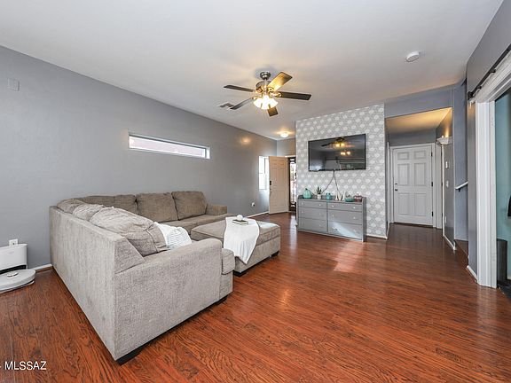 5th image of 310 E Calle Puente Lindo