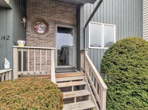 141 Pine Grv #141, South Hadley, MA 01075