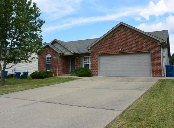 2nd image of 230 Woodfield Cir