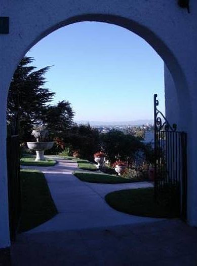 Moraga Entrance