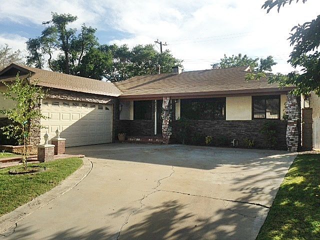 2nd image of 43729 Beech Ave