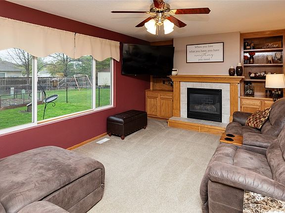 5th image of 9391 Lake Dr