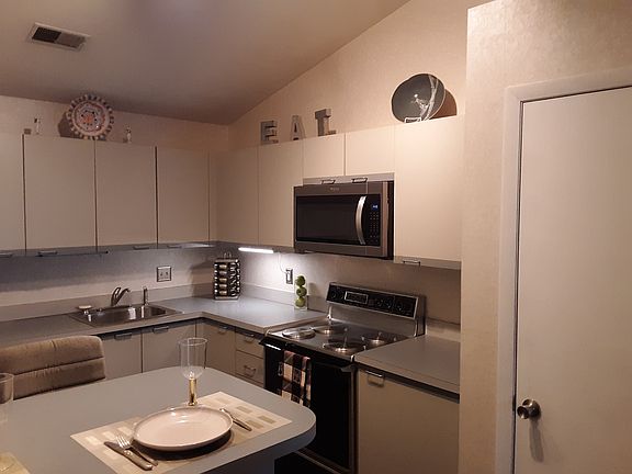 3rd image of 1210 Creve Coeur Crossing Ln APT L