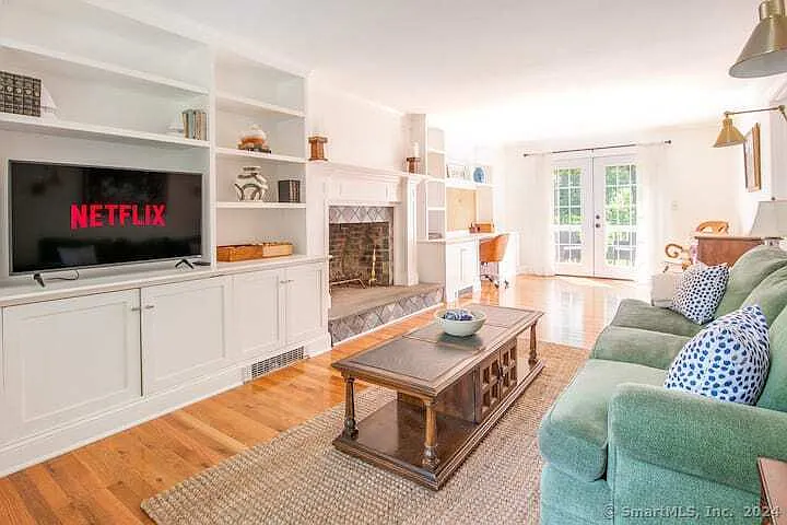 5 Hollow Spring Rd — Photo 6
