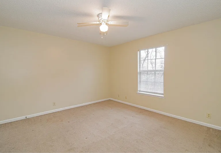 117-4 Hickory Trce — Photo 13