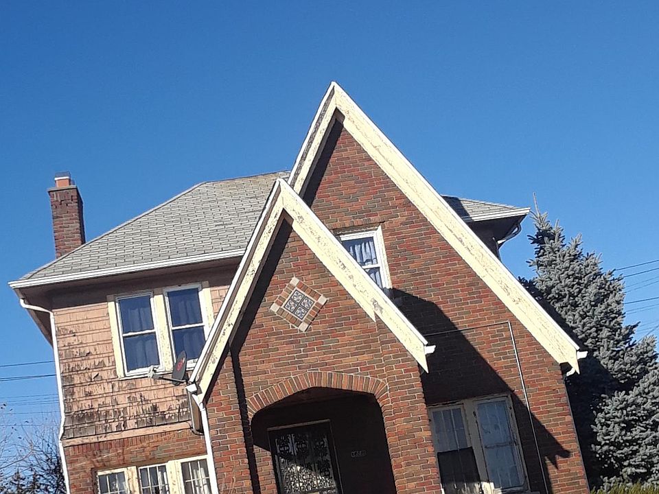 2nd image of 4004 Pasadena St