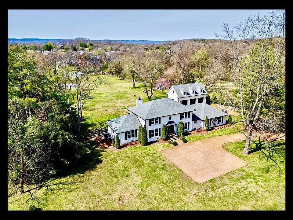 1st image of 202 Deerfield Ln
