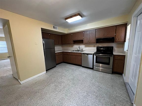 4th image of 1030 Park Dr APT 1