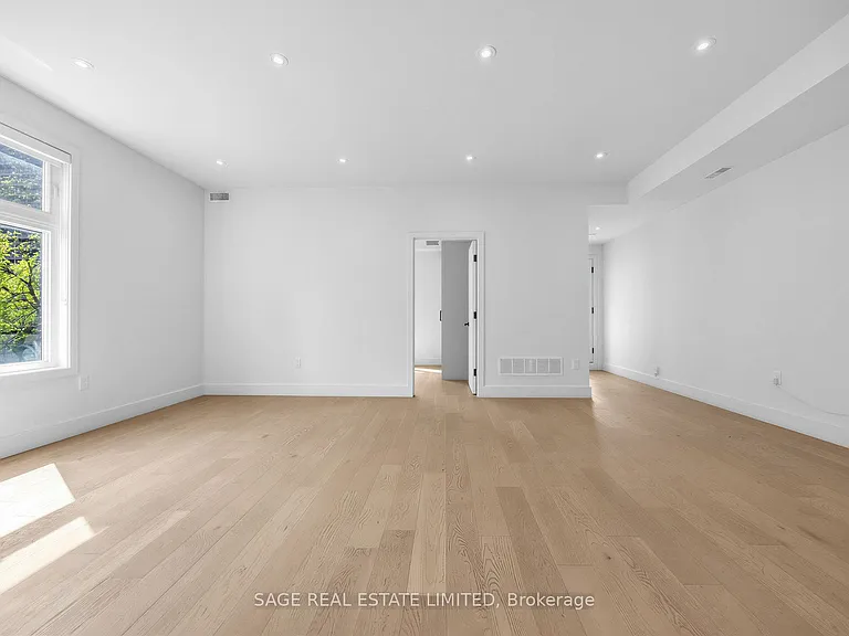 909 Castlefield Ave #2 — Photo 2