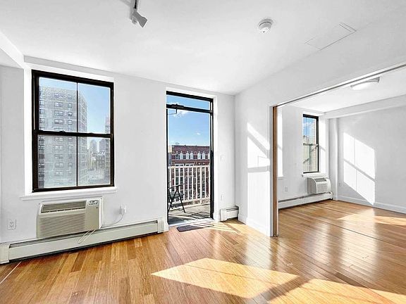 4th image of 54 Allen St APT 7A