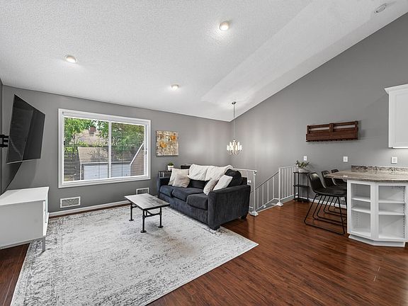 3rd image of 834 Seal St