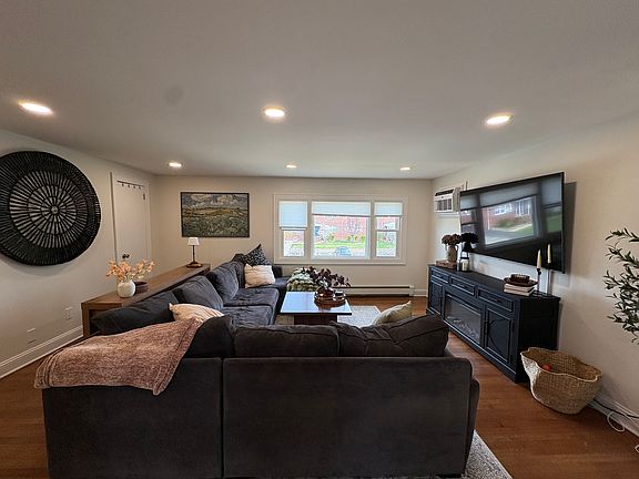 2nd image of 352 New York Ave Floor 2
