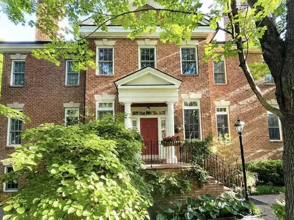 2026 Mayfair McLean Ct, Falls Church, VA 22043